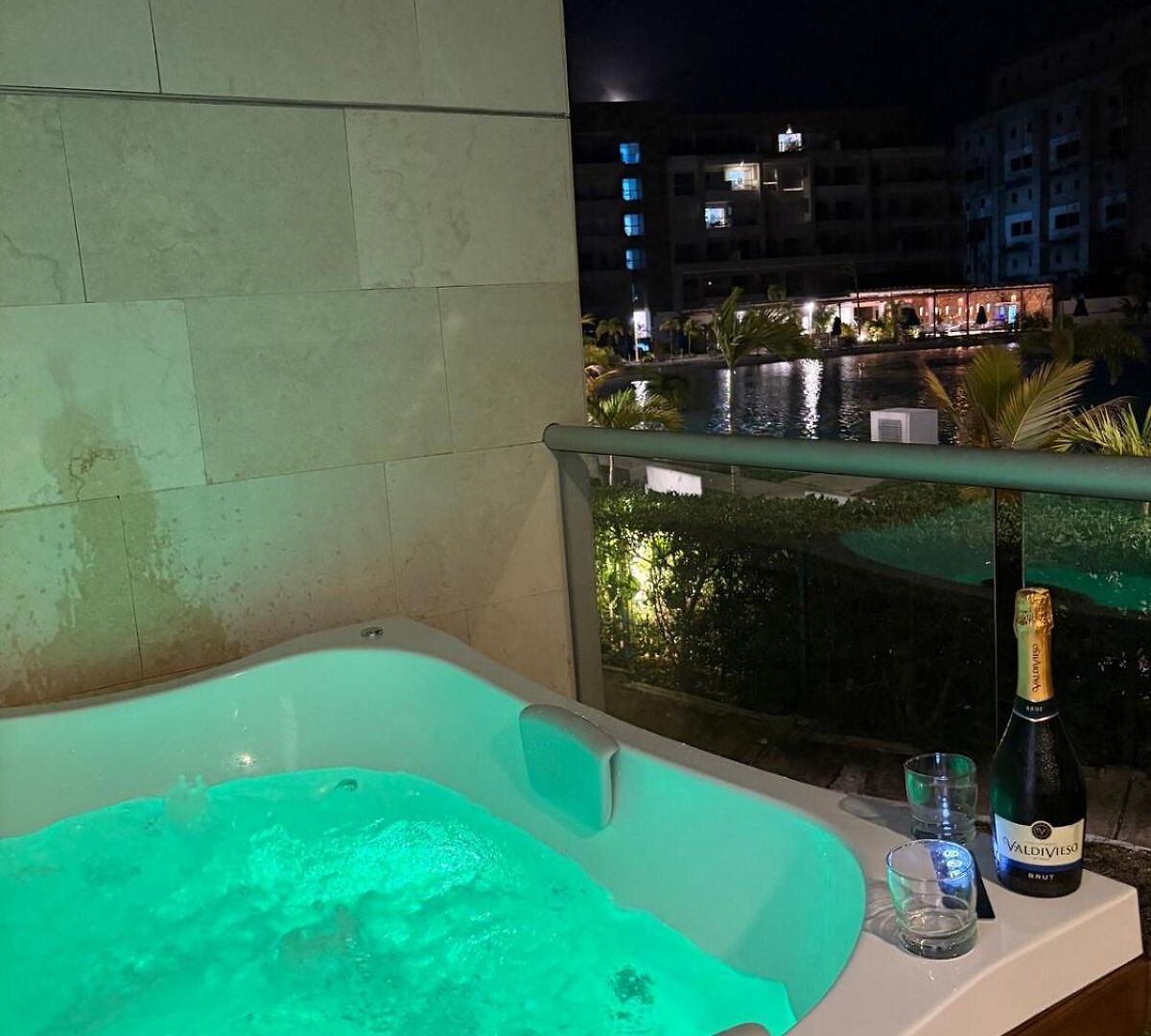 Jacuzzi Privado Con Vista A La Laguna De Baía Kristal Cartagena